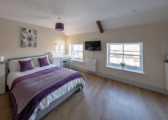 Isabella House - Hereford City Centre Aparthotel, By Rentmyhouse