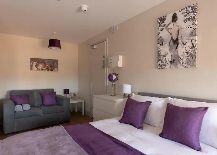Isabella House - Hereford City Centre Aparthotel, By Rentmyhouse