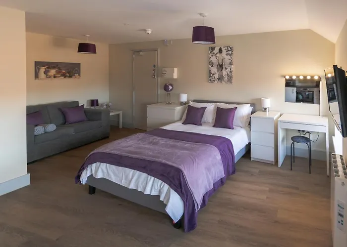 Isabella House - Hereford City Centre Aparthotel, By Rentmyhouse